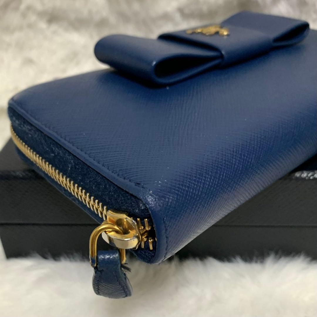 美品　PRADA 長財布　サフィアーノ　リボン　ラウンドジップ　ネイビー