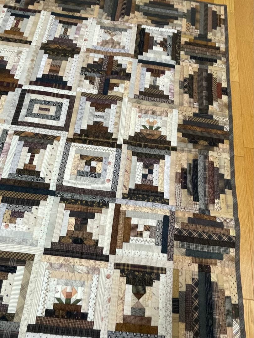 パッチワークキルト　タペストリー　ログキャビン