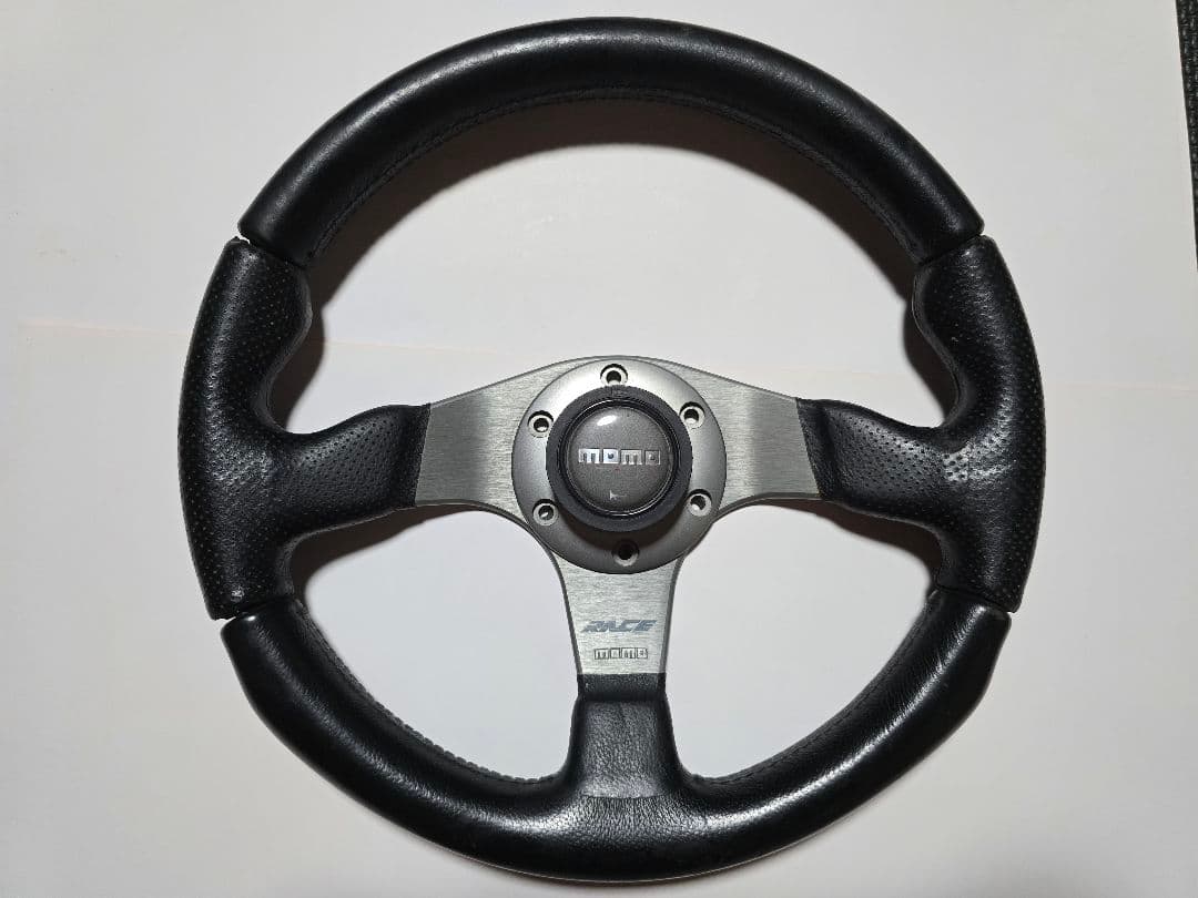MOMO　ステアリング　MOMORACE　モモレース　32パイ　ホーンボタン付き