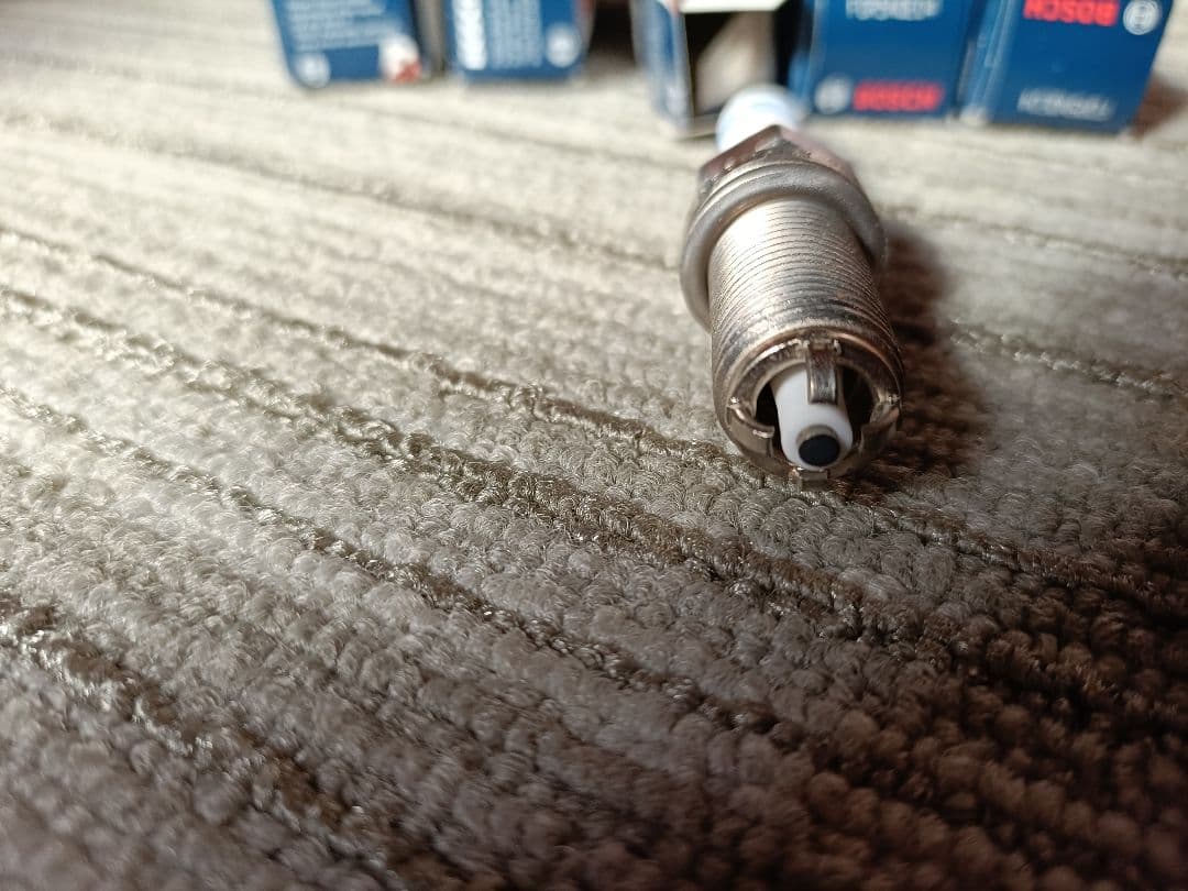 【未使用品】ポルシェ　ボクスター（９８７型）オイルフィルタ、プラグ、ドレンボルト