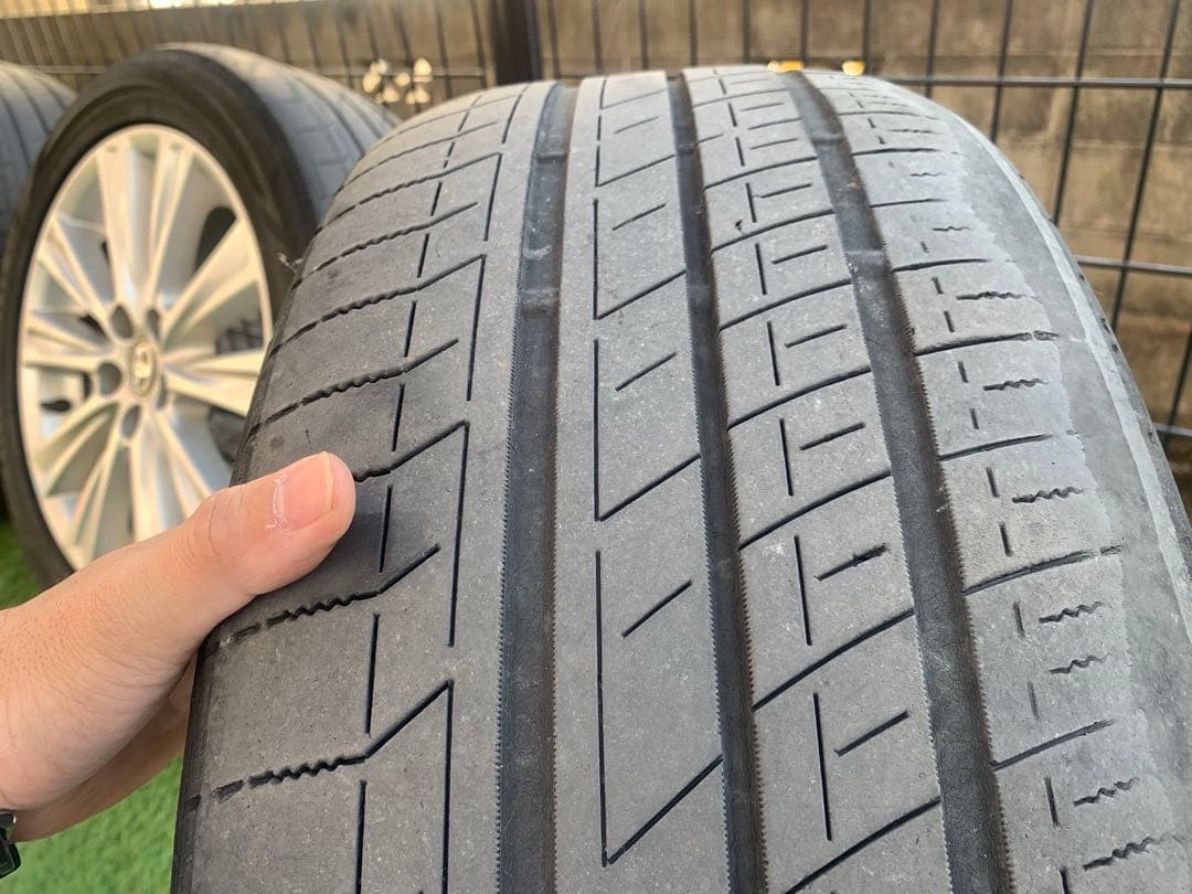 トヨタ純正　30系18インチ ホイール