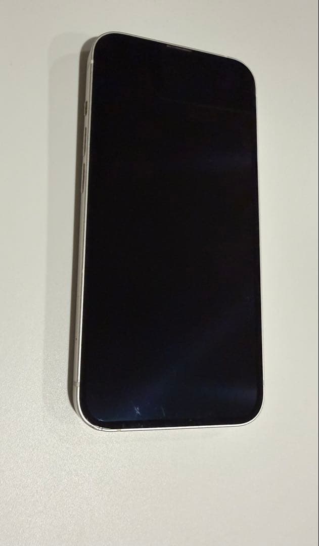 2/2限定セール中　iPhone13 128GB ホワイト　　充電コード付