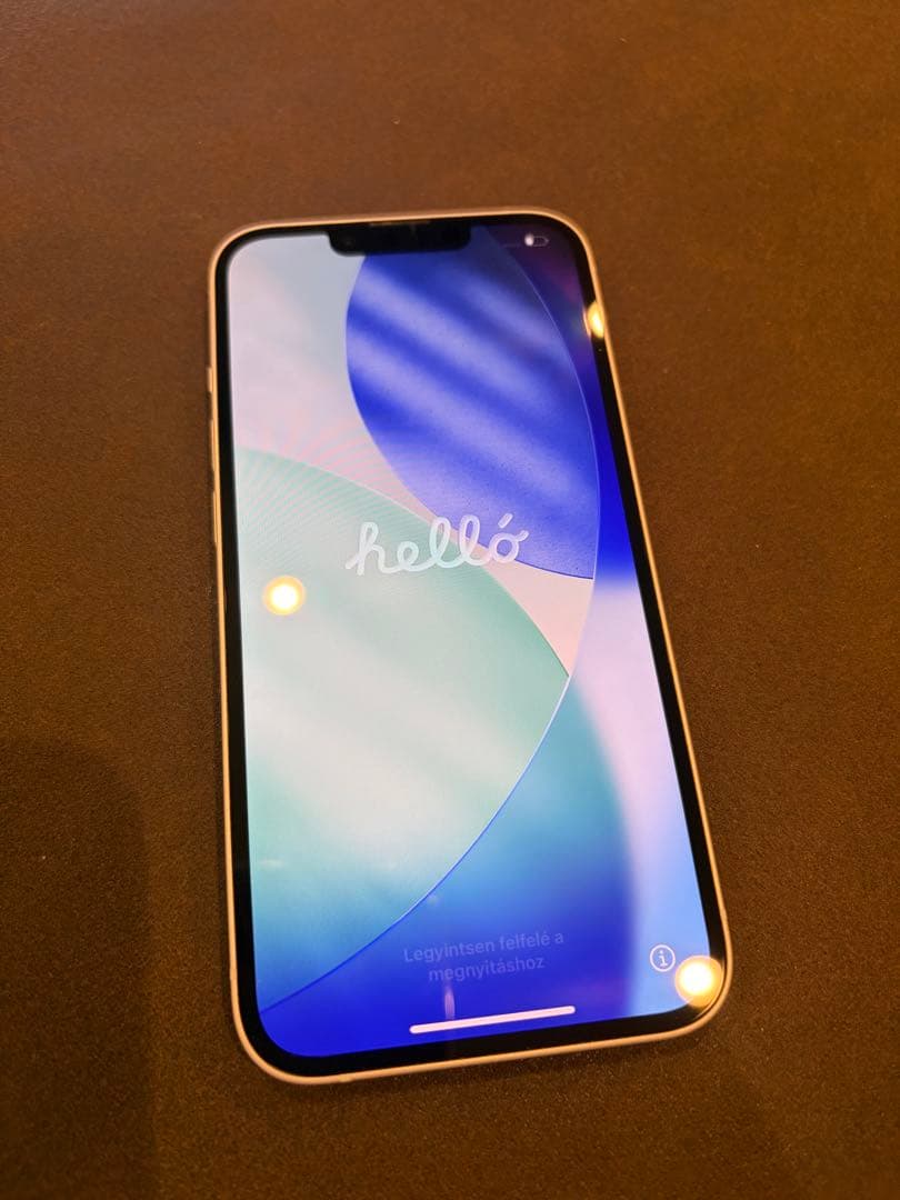 Apple iPhone 13 256GB ホワイト 本体 バッテリー82%