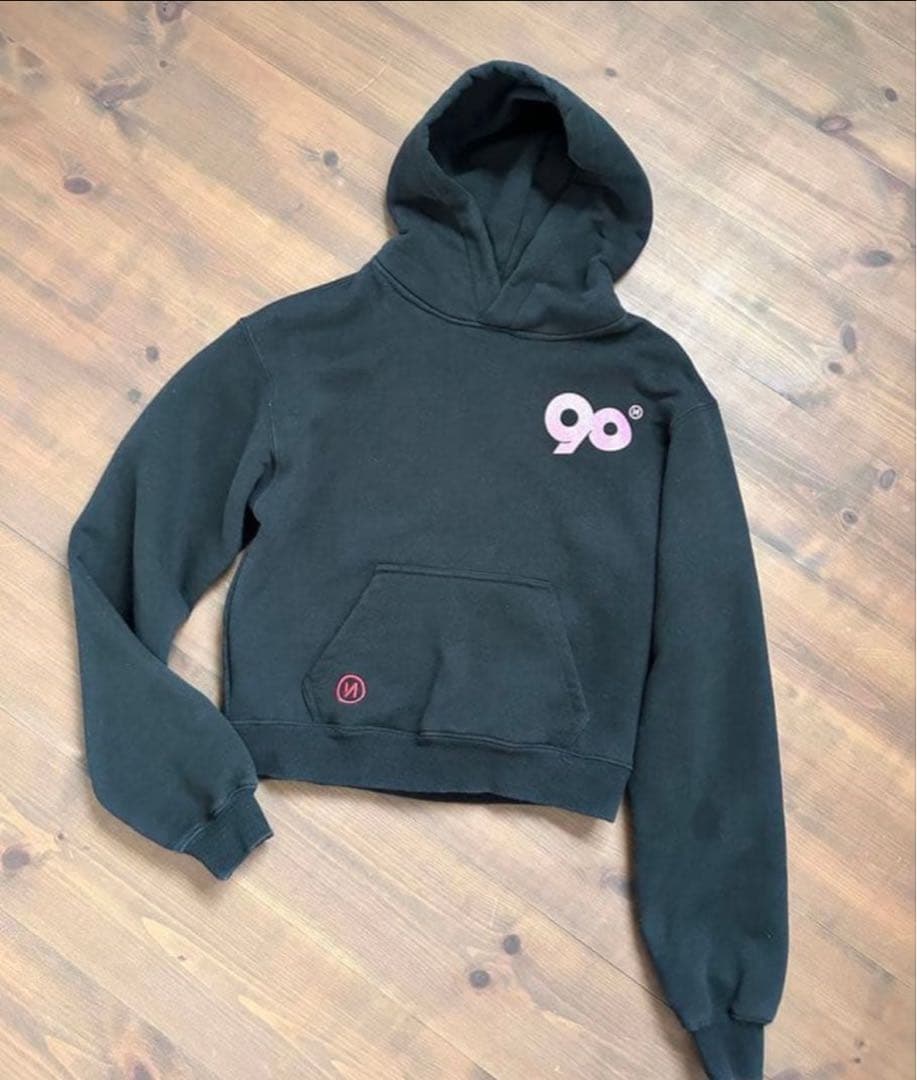 90® フード付きクロップドパーカー