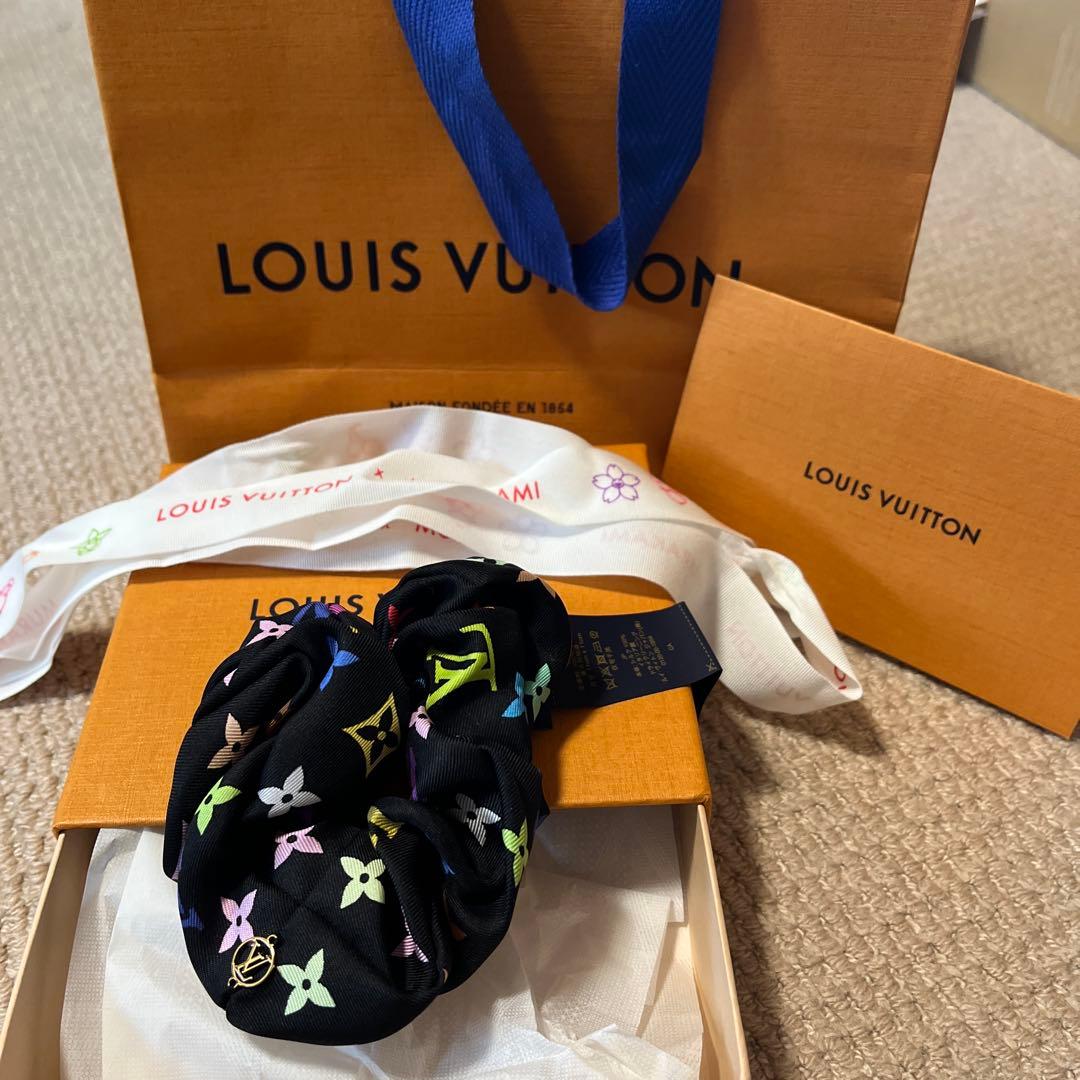 LOUIS VUITTON シュシュ