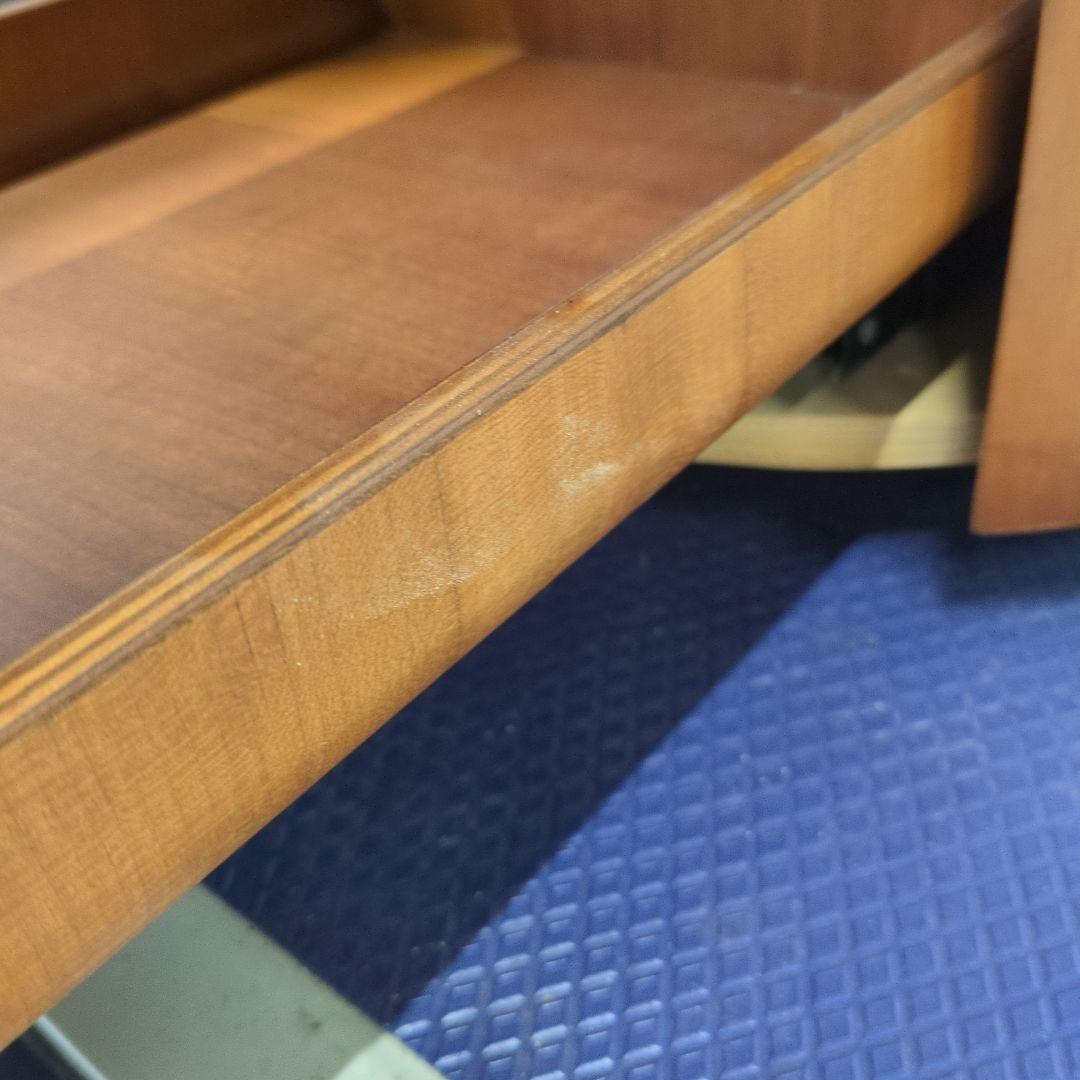 Poliform ベッドサイドキャビネット　イタリア製