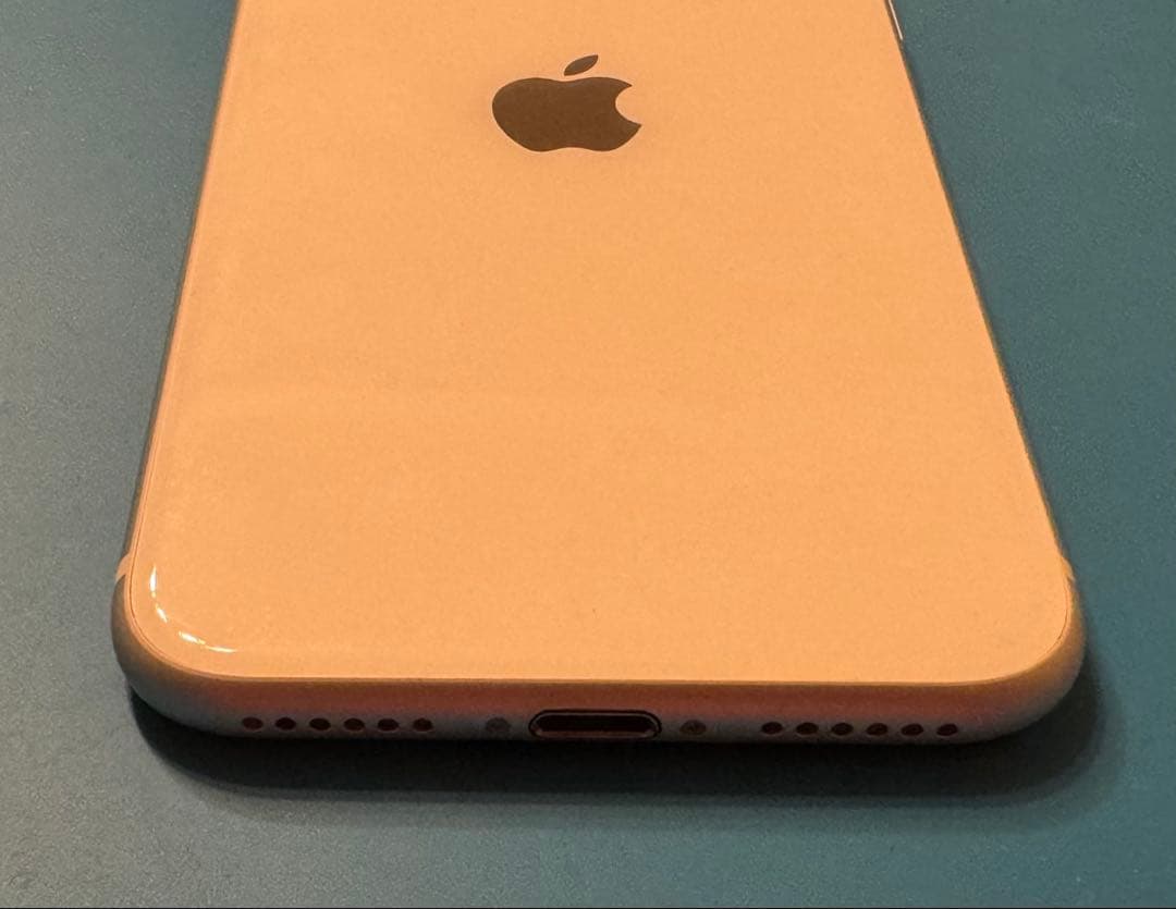 【極美品】iPhoneSE2 128GB SIMフリー バッテリー新品