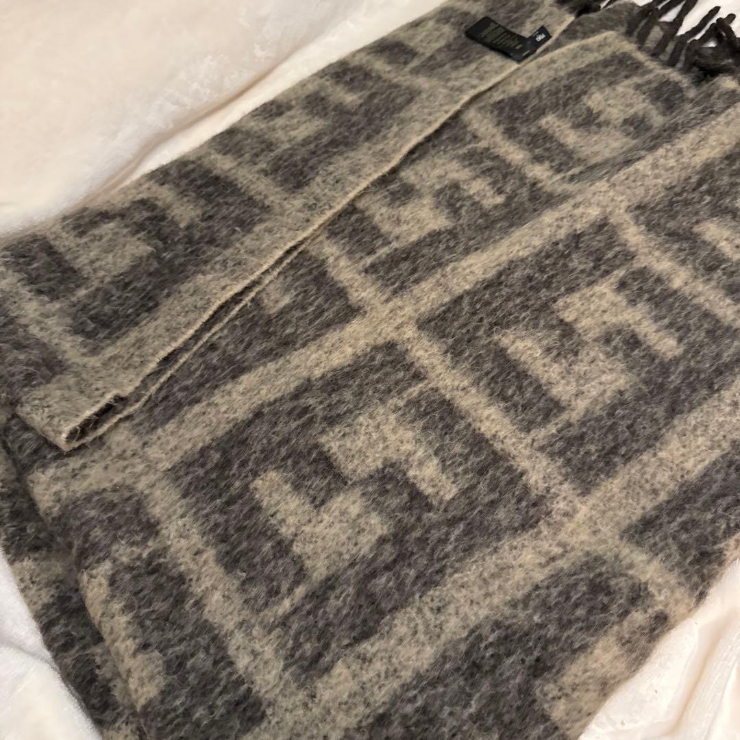 FENDI 大判 マロンベージュ × ブラック ロゴブランケット アルパカ 秋冬