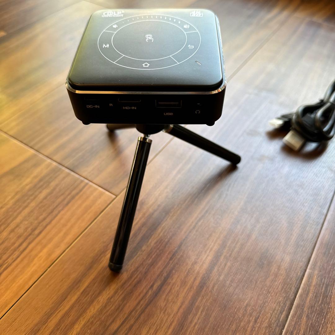 プロジェクター　ミニタイプ　4K対応