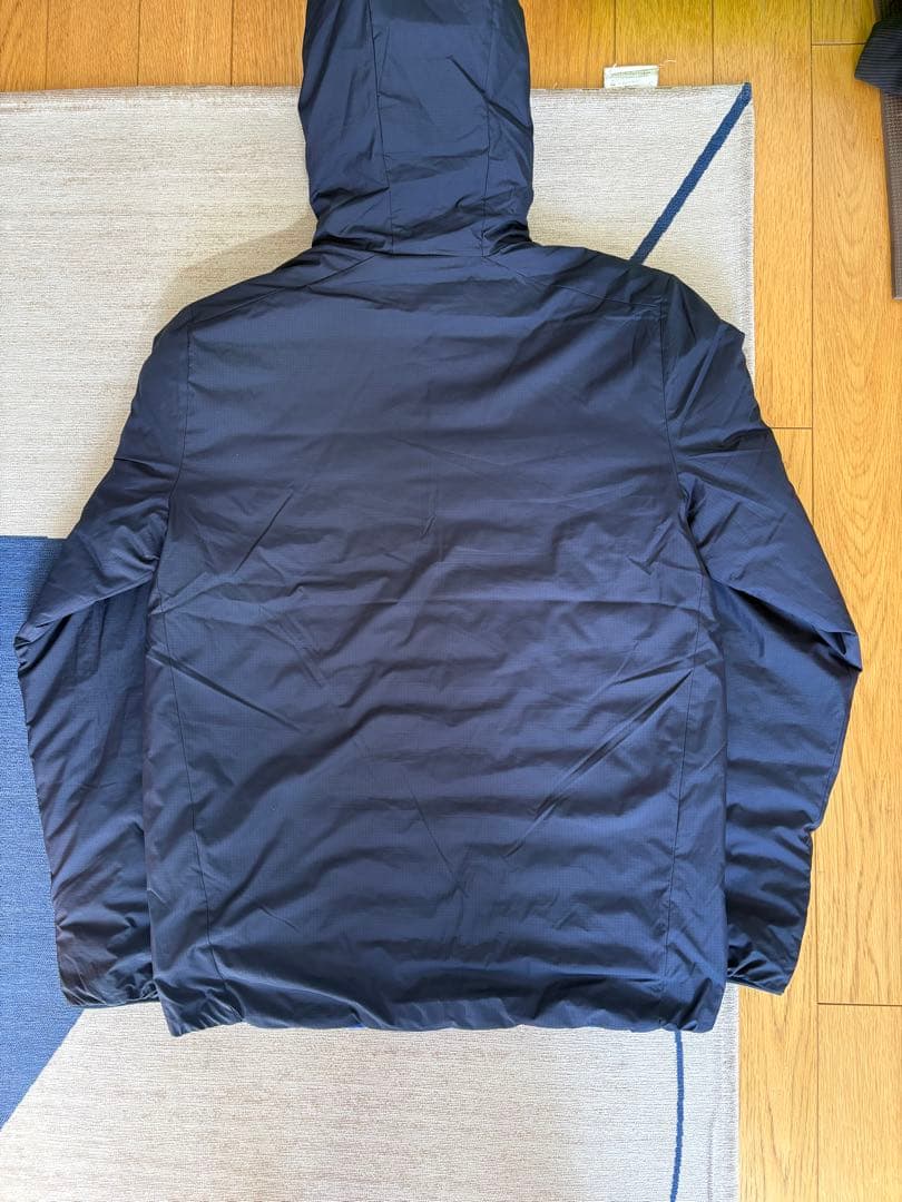 Salomon 青 puffer jacket リバーシブルMサイズ　テック系