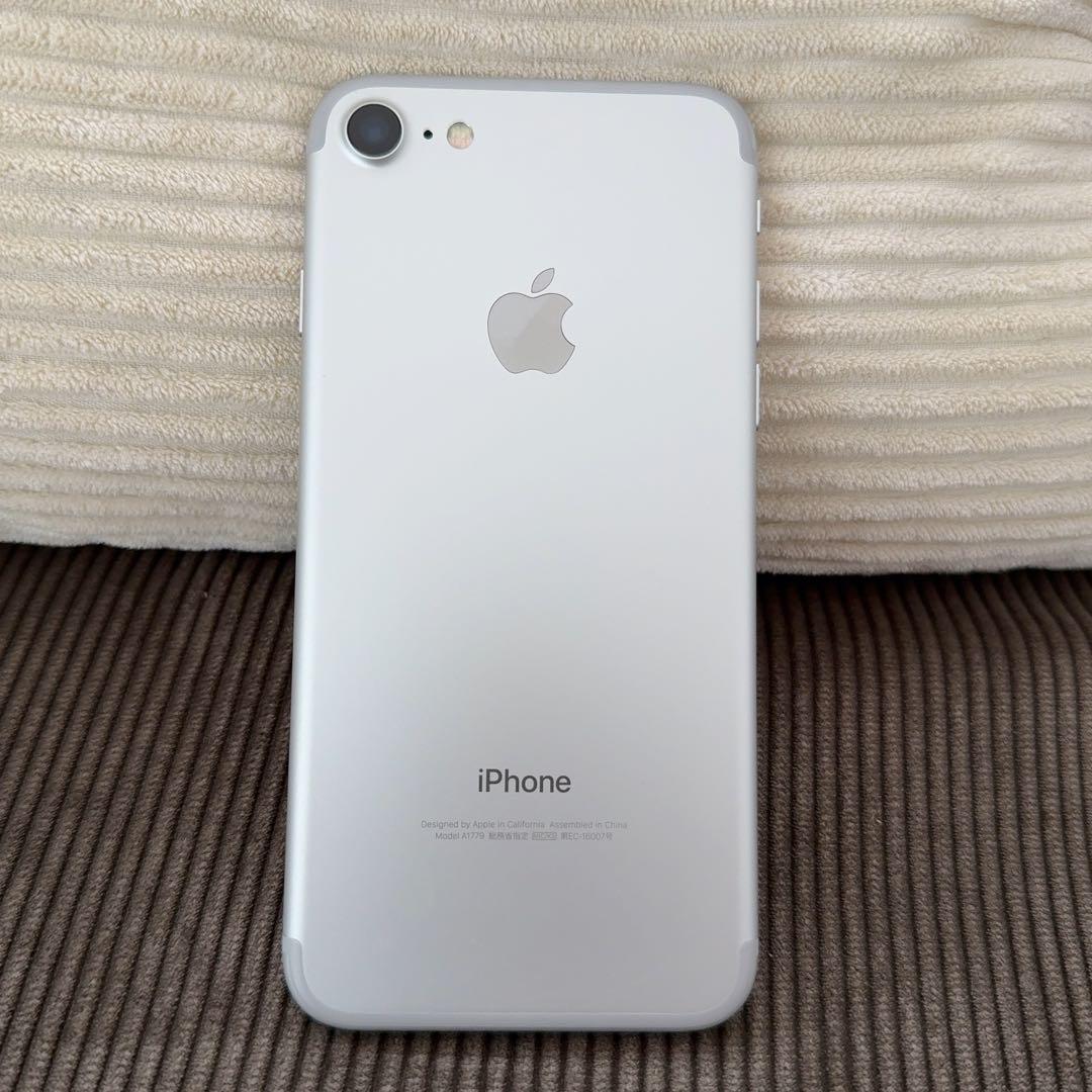 極美品　iPhone7 32GB シルバー　本体