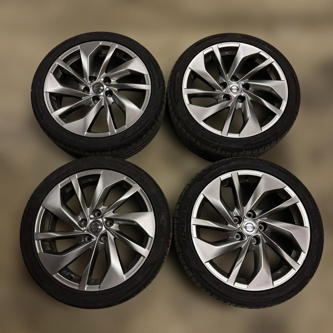 ロ*グ様 【純正流用✨️】エクストレイル 純正 ホイール セレナにて使用 18イ