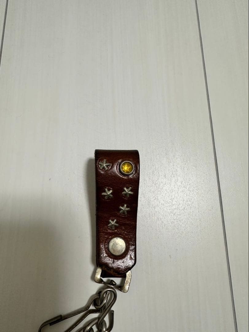 HTC スタッズ装飾ブラウンレザーウォレットチェーン