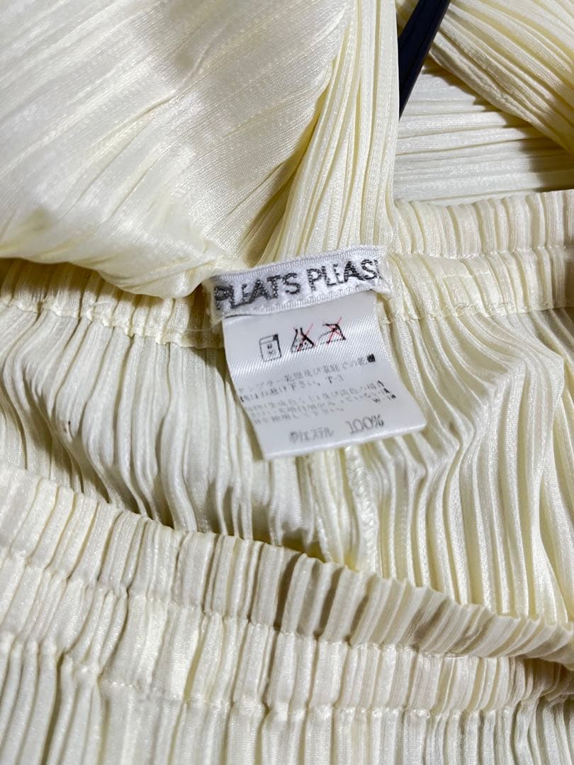 イッセイミヤケプリーツパンツ Mサイズ クリーム色