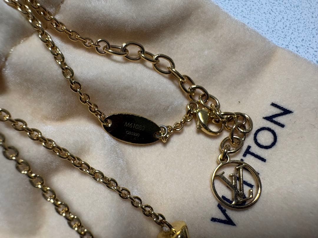 LOUIS VUITTON ゴールド V字型ネックレス