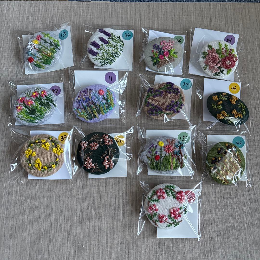 遊花様おまとめ専用ページ　　　　　　　花刺繍ブローチ