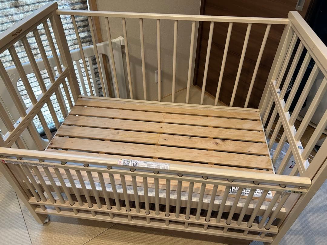 引き取りもしくは近場なら無料配送します　familiar ベビーベッド