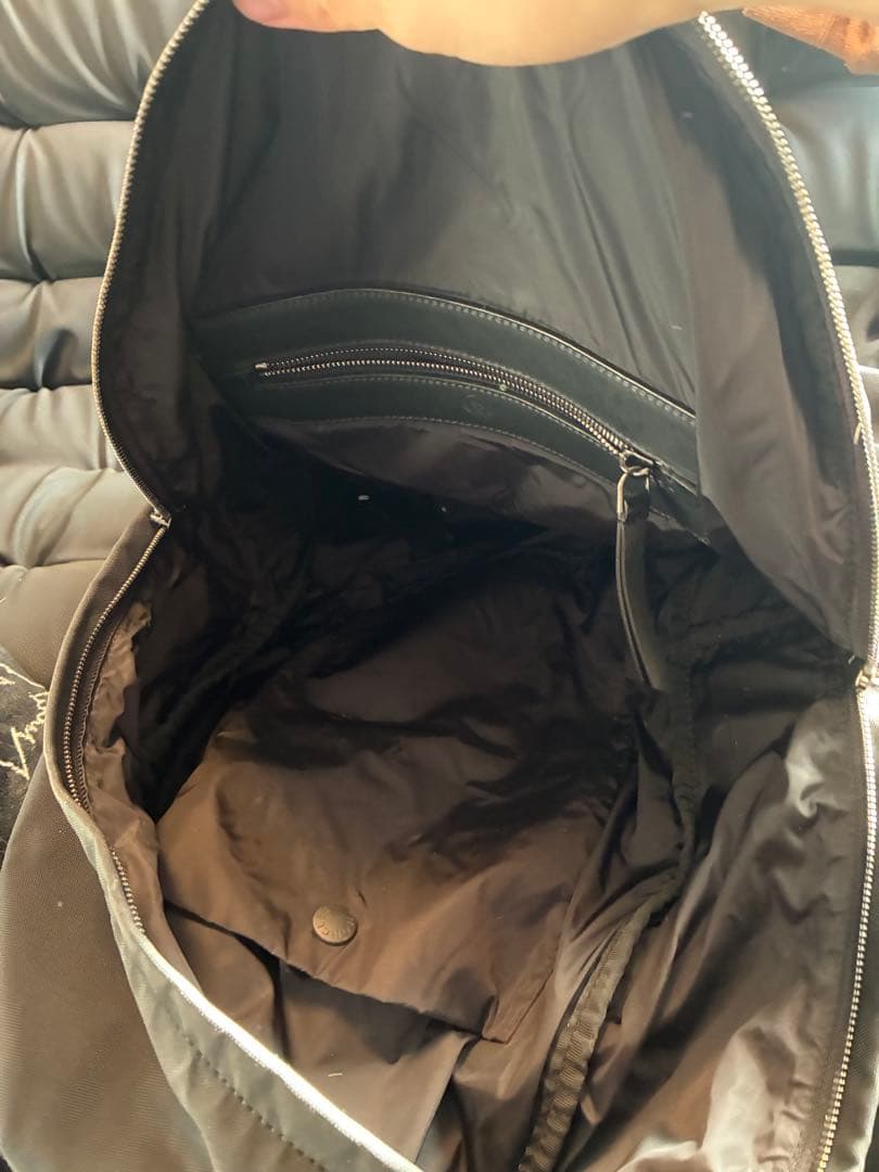 MONCLER ブラック バックパック　難あり