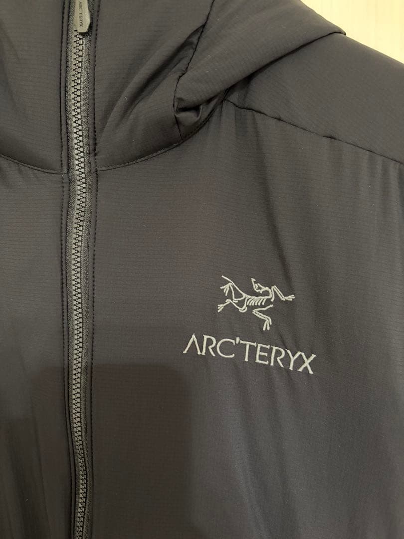 【未使用級】ARC'TERYXアークテリクス アトムフーディ 黒 S メンズ