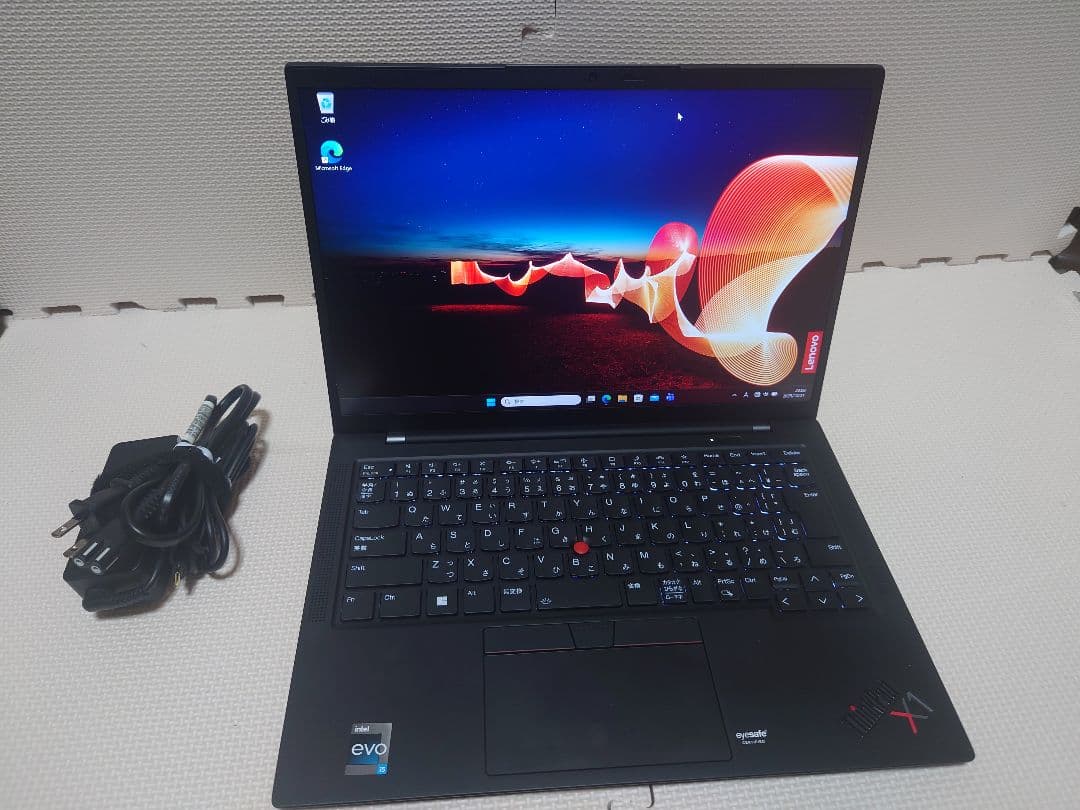 Thinkpad X1 Carbon Gen10/i5-1235U/カーボン素材