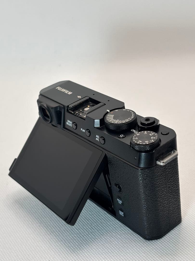 FUJIFILM 富士フイルム X-E4 ボディ ブラック★たった３ショット★
