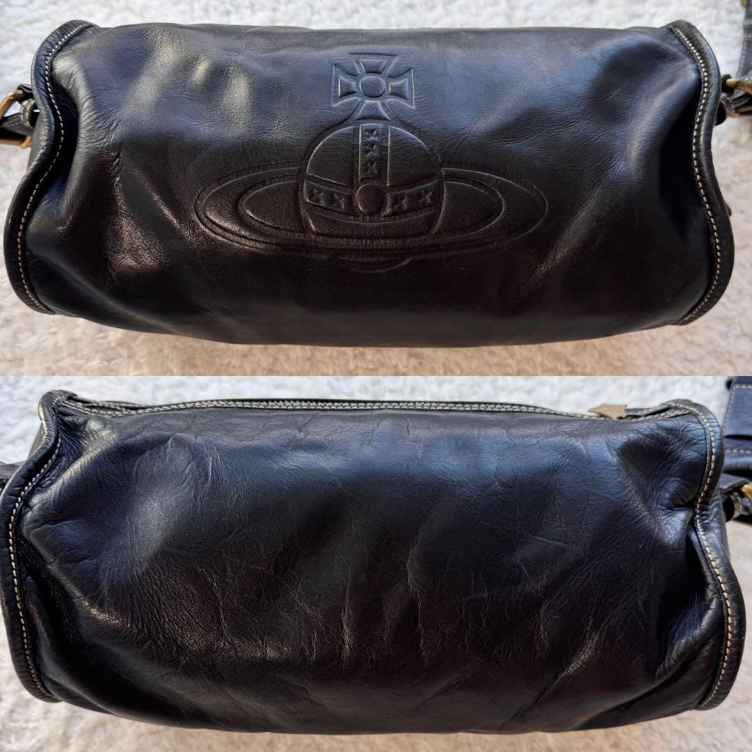 希少品 ヴィヴィアンウエストウッド ショルダーバッグ アコード筒型 オーブ型押し