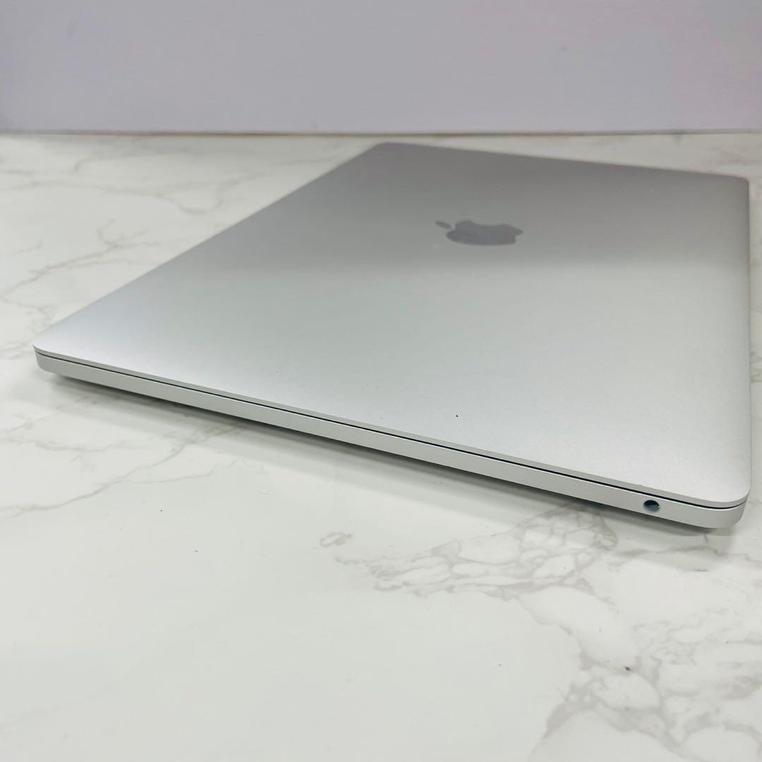 MacBook Pro 2022 13インチ M2 8GB 512GB ！
