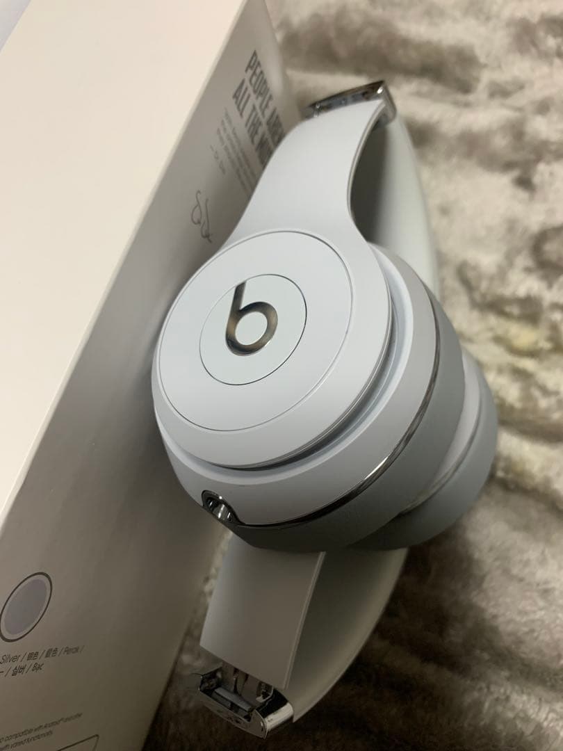 Beats Solo3 wireless シルバー