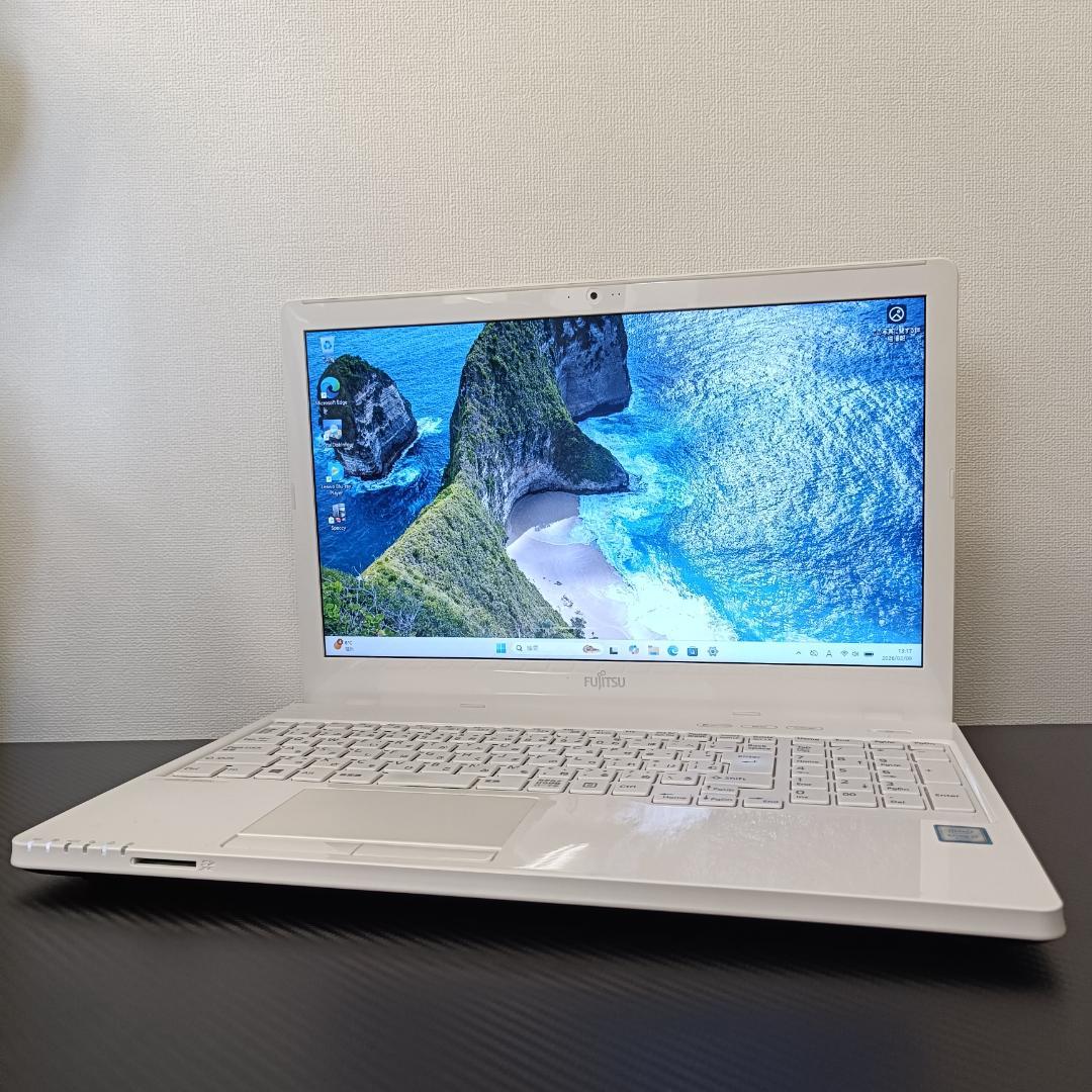 ノートPC Core i7 Windows11 SSD メモリ8GB 富士通 白
