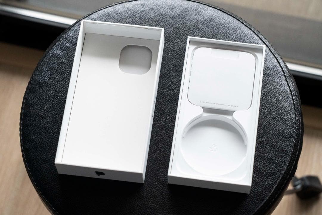 iPhone 15 128GB 黒 美品 SIMフリー バッテリー99％