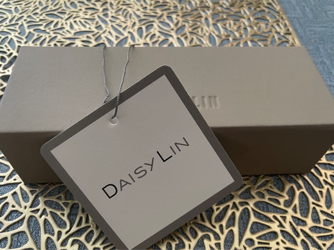 DAISY LIN サングラスに変身するレンズ入り