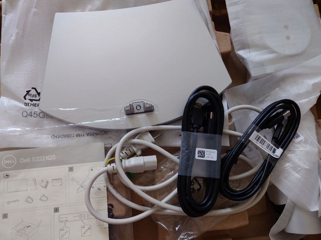 Dell S3221QS 31.5インチ モニター 曲面 4K ディスプレイ