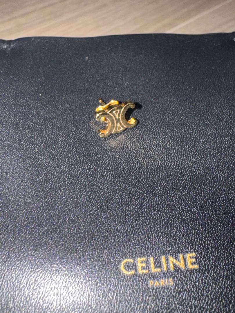 CELINE トリオンフゴールドピアス