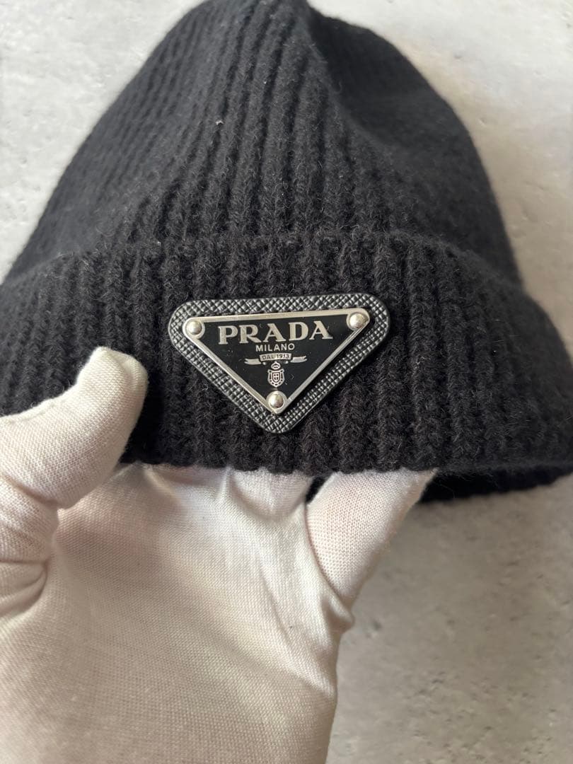 プラダ 　トライアングルロゴ ウール ニット キャップ　ニット帽　 帽子