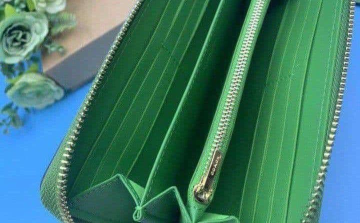 新品未使用コーチ長財布グリーンシグネチャーレディースメンズ送料無料即日発送