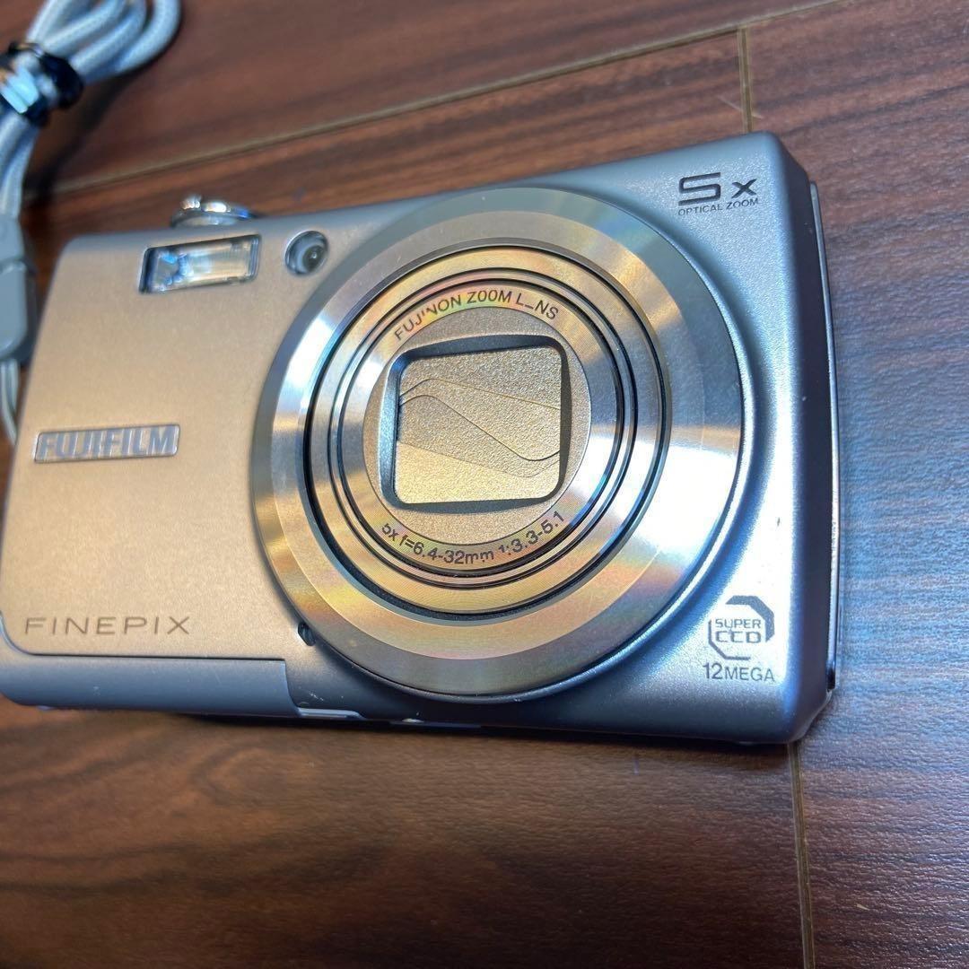 FUJIFILM FinePix F100fd デジカメ ほぼ新品 4073