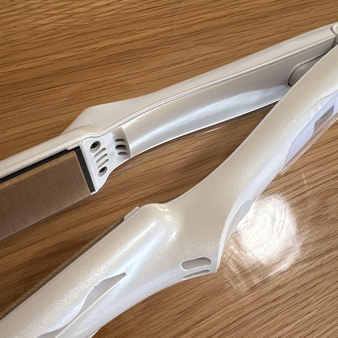 【極美品】絹女KINUJO ストレートヘアアイロン キヌジョ　ホワイト