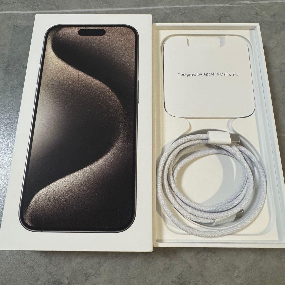 アメリカ版　Apple iPhone 15 Pro 本体　ナチュラルチタニウム