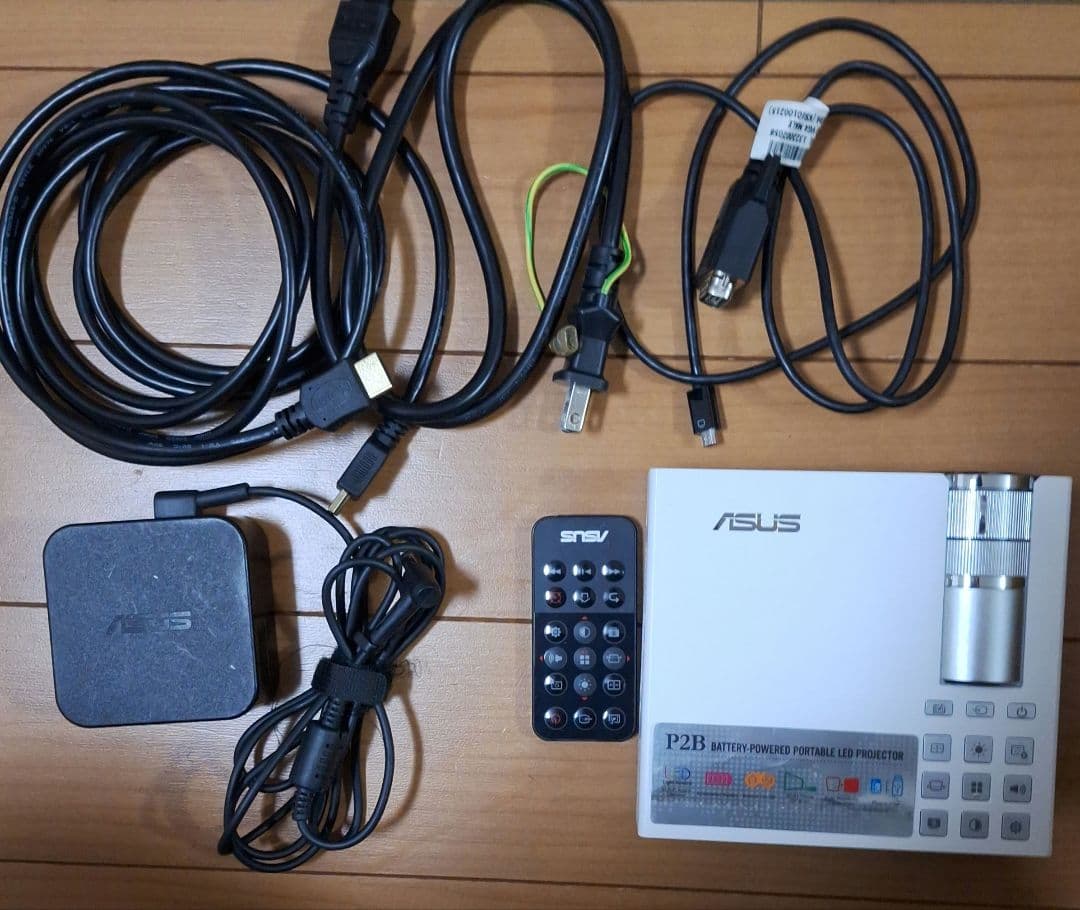 ASUS P2B バッテリー駆動ポータブルLEDプロジェクター