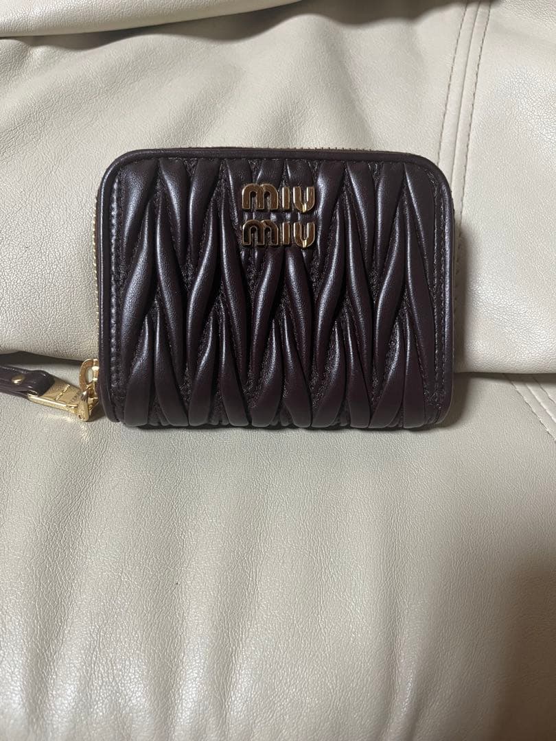 MIU MIU ダークブラウン ケース