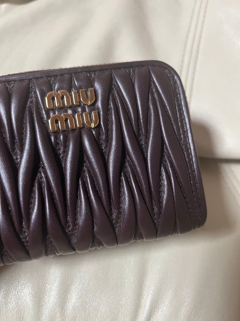 MIU MIU ダークブラウン ケース