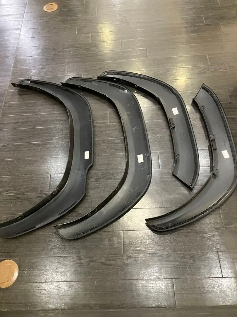 ハイラックス GUN125ブラックラリー純正オーバーフェンダー