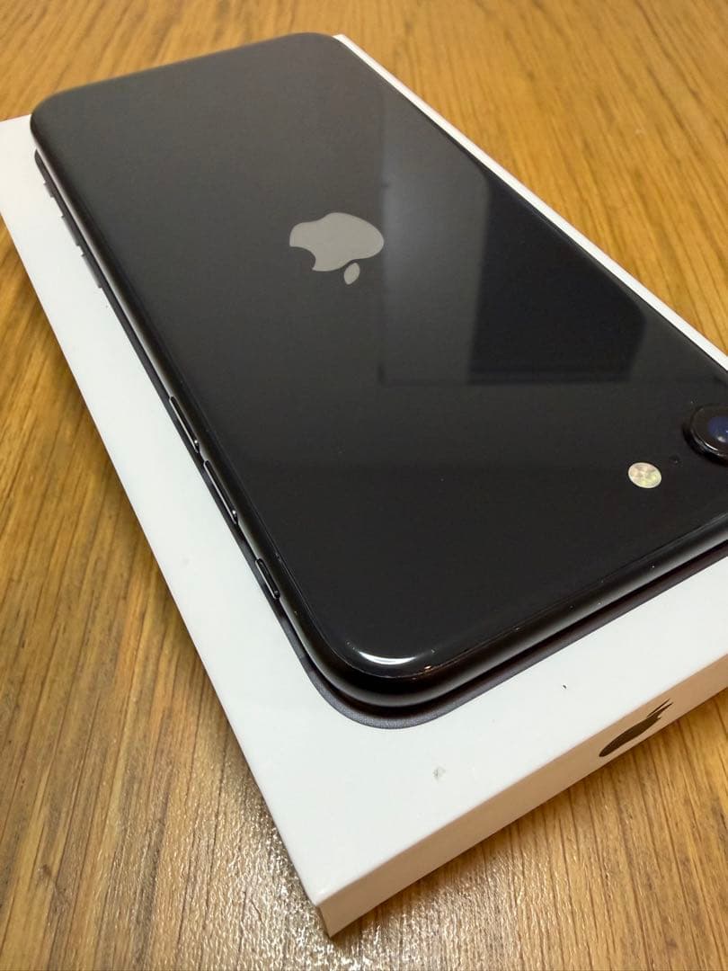 kingsakura8008　iPhone SE 第2世代 64GB