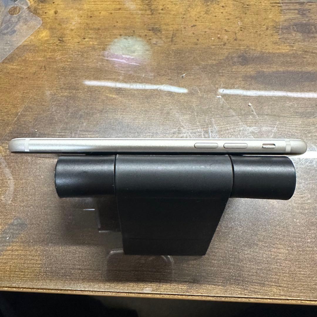 iPhoneSE3 128GBホワイト SIMフリー バッテリー100%