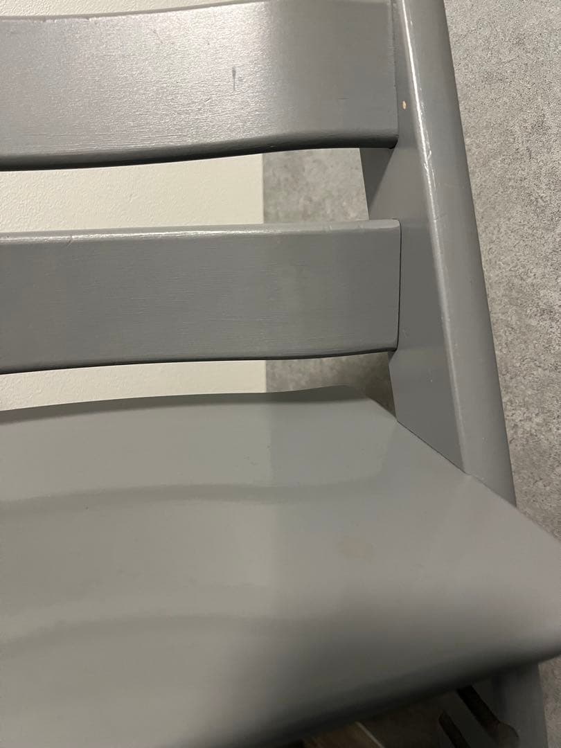STOKKEトリップトラップ⭐︎ストームグレーのハイチェア 調整可能な足置き付き