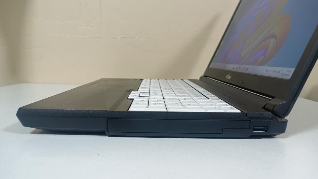 ⭐ノートパソコン⭐FUJITSU 第六世代intel SSD128G メモリ8G