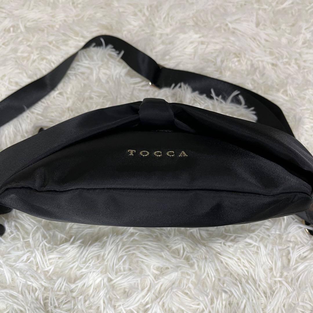 【美品】トッカ RIBBON KNOT ボディバッグ ナイロン 黒