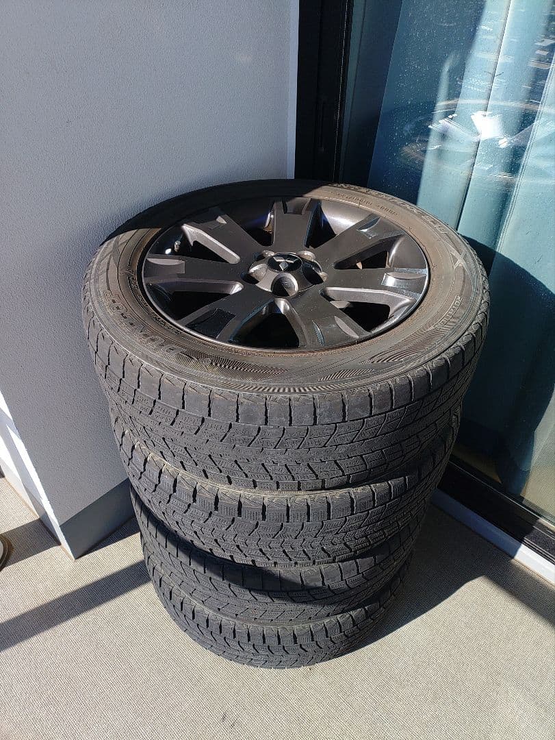 デリカD5純正タイヤ　225/60/18スタッドレス