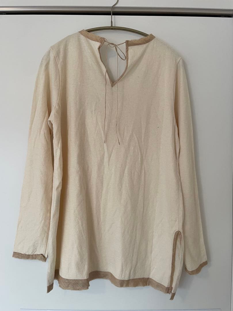 美品　45R コサージュ　長袖Tシャツ　ベージュ　シルク混　チュニック