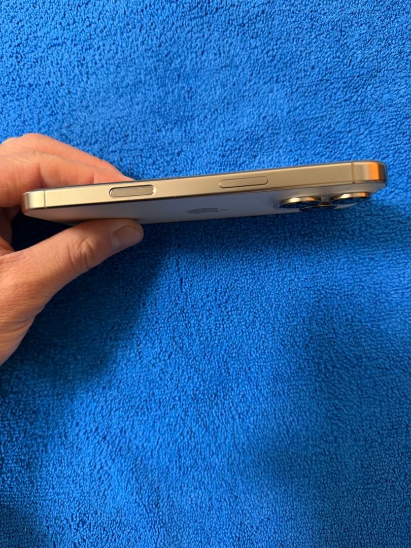 Apple iPhone 16Pro ゴールド 本体　256gb